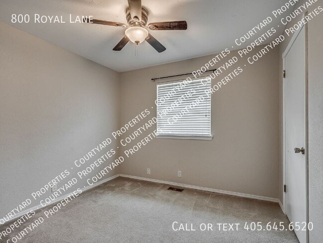Building Photo - 800 Royal Ln