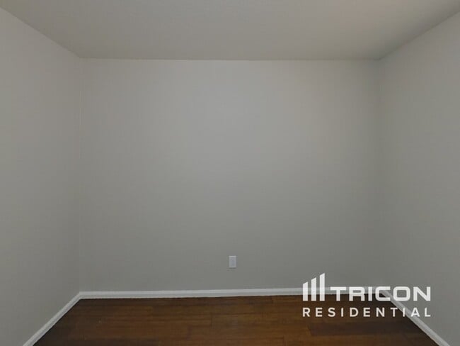 Building Photo - 42028 W Sunland Dr