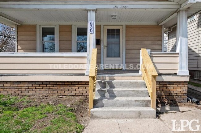 Building Photo - 630 Colima Dr