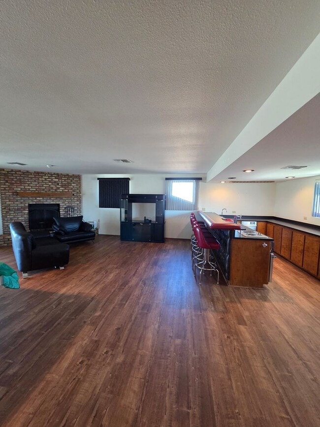 Building Photo - One of Kind 3 bed/2.5 bath home with 3 car attached garage located in BHC.