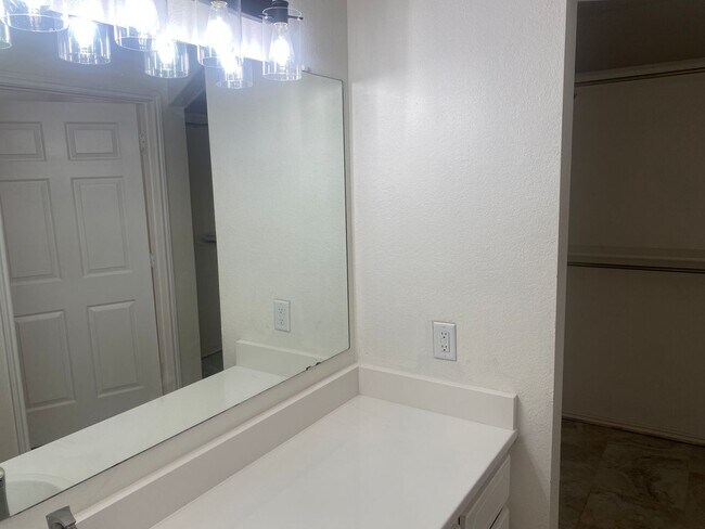 Building Photo - 3 bed 2 bath - Frenship ISD