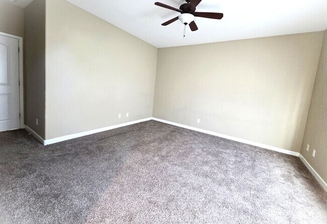 Building Photo - 3 bedroom home with den or office