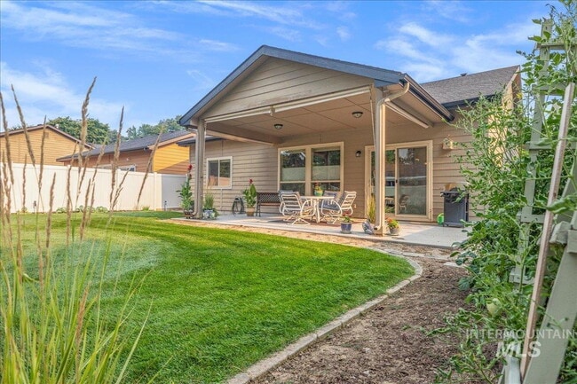 Building Photo - "Charming 3-Bedroom Home with 2 Full Baths in Boise's Sought-After West Dover Heights!"