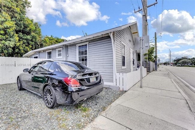 Building Photo - 107 Stirling Rd