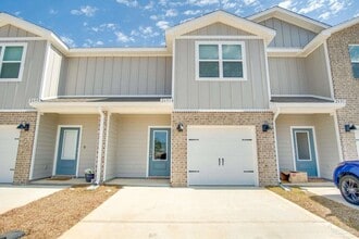 Building Photo - 2495 Cliff Hollow Cir