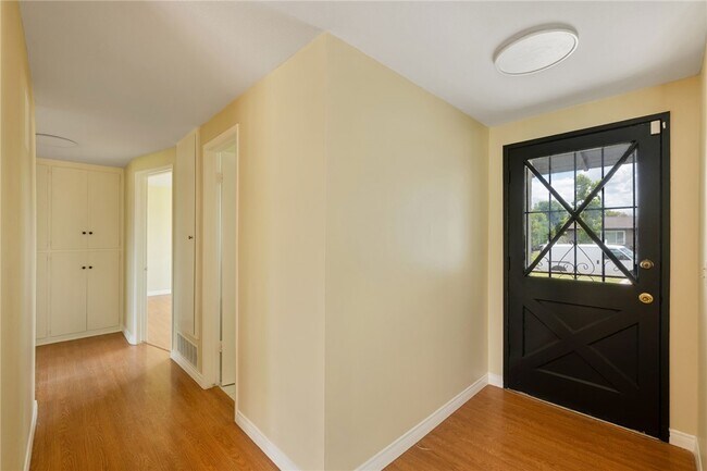 Building Photo - 11833 Pounds Ave