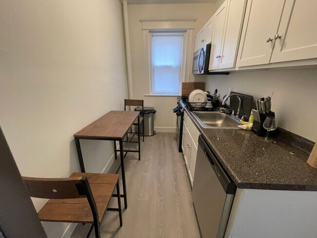 Building Photo - May 1 Awesome Studio with Huge bedroom and Separate Kitchen Close to T NO FEE