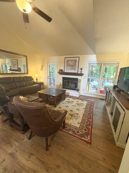 Building Photo - 1433 Greenside Dr