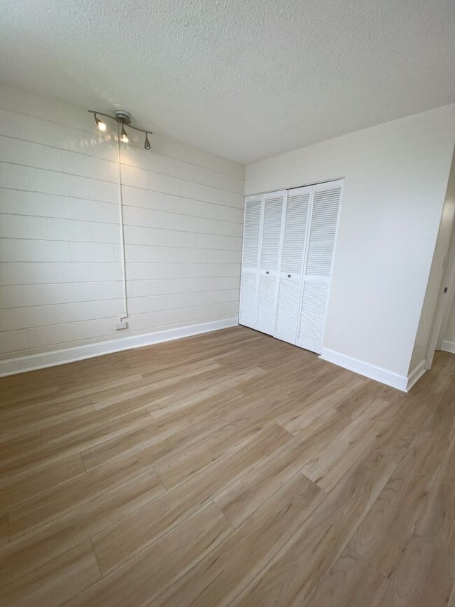 Building Photo - Nalanui Hale - 2 bed, 1 bath, 1 parking