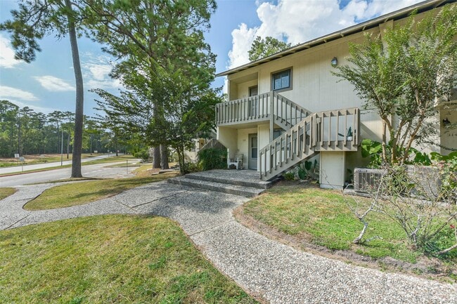 Building Photo - 15919 Golf Club Dr