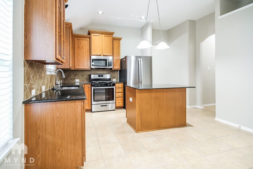 Building Photo - 4709 Meadow Way Dr