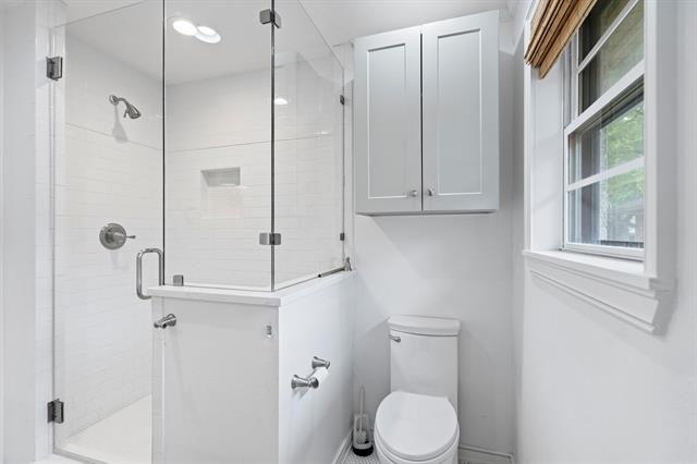 Building Photo - 9203 Livenshire Dr