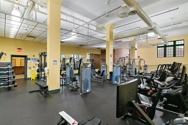 Building Photo - 227 Christopher Columbus Dr