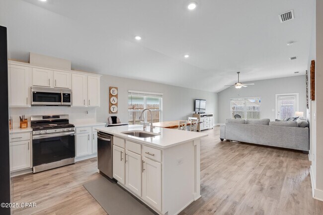 Building Photo - 230 Bayou Bend Ln