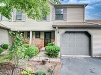 Building Photo - 402 Marten Rd