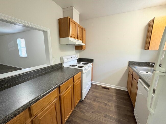 Building Photo - 2110 Golf Terrace Dr