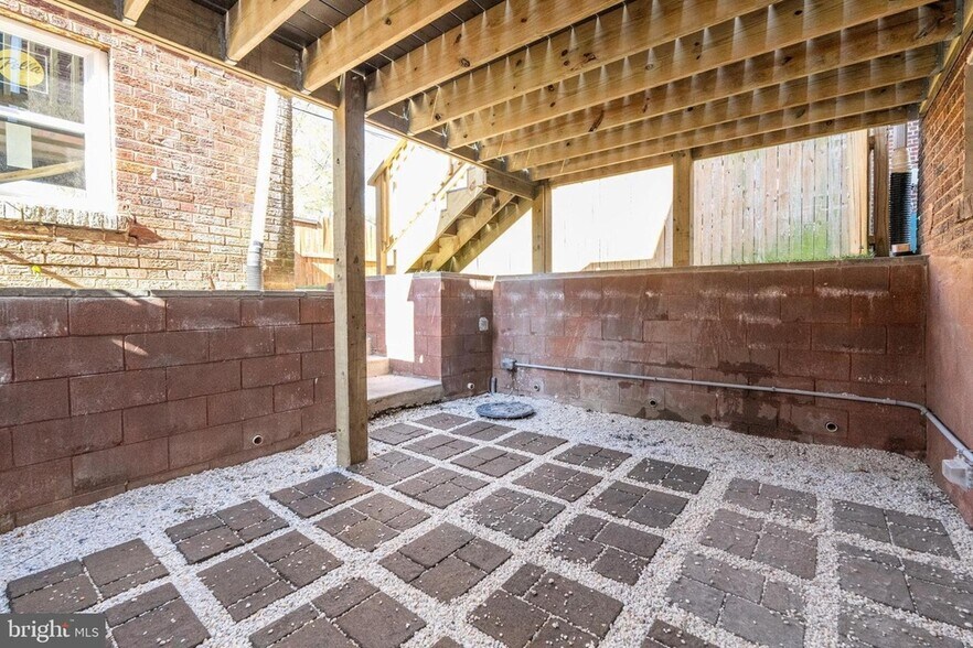 Building Photo - 113 Madison St NW