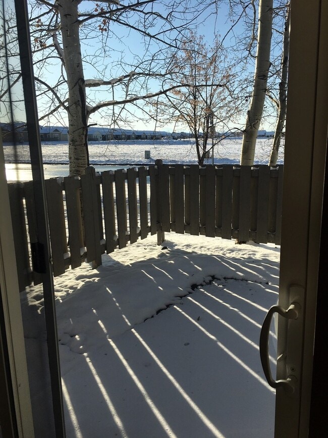 Building Photo - 2 Bedroom, 2 Bathroom Townhouse