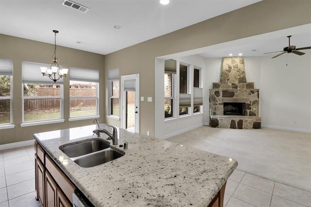 Building Photo - 13865 Pomegranate Dr