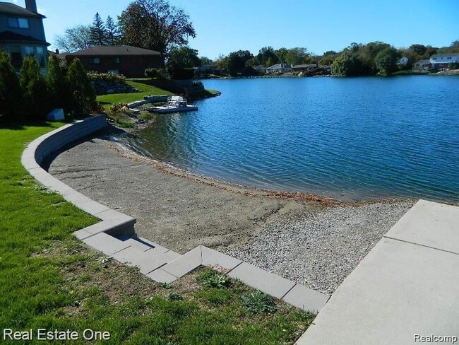 Building Photo - 6927 Northpoint Dr