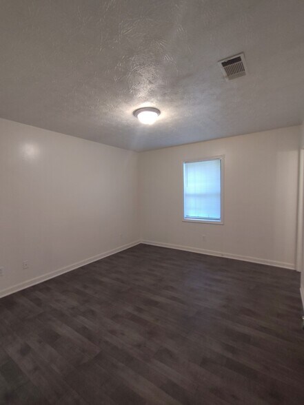 Building Photo - 4002 Warren Rd
