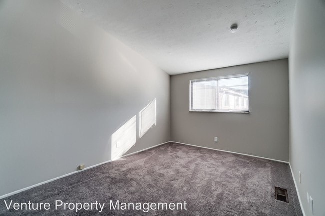 Building Photo - 4 br, 2 bath Apartment - 1740 Bising Ave