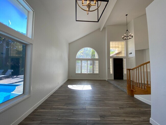 Building Photo - Stunning 4 bedroom Home with a Pool locate...