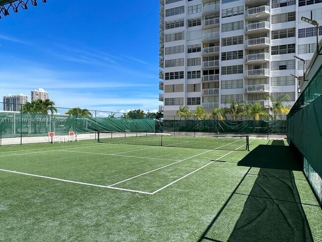 Building Photo - 18061 Biscayne Blvd