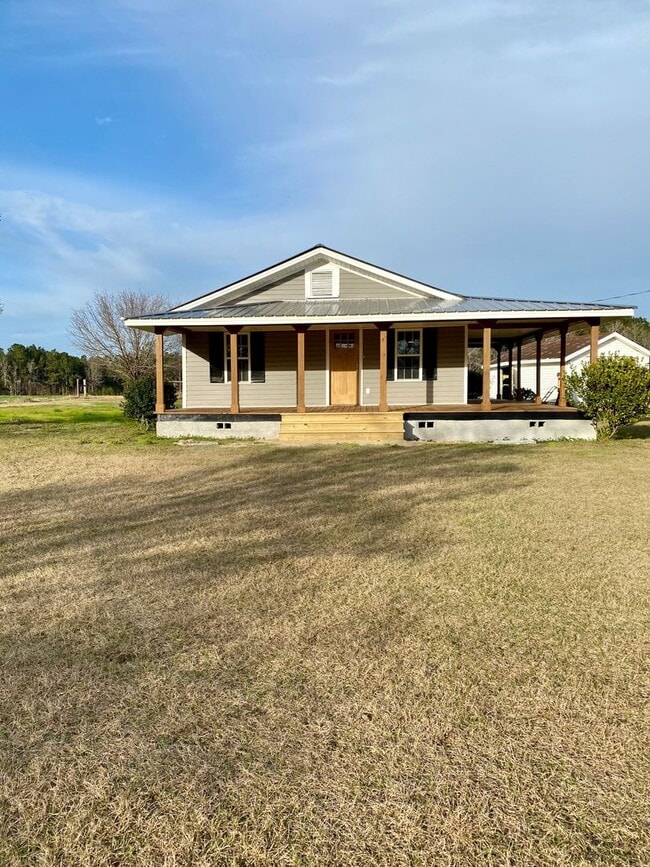 Building Photo - Amazing property! Dreamy wraparound porch! Immaculate & Completely Updated! 3 Bedrooms/2 Baths!