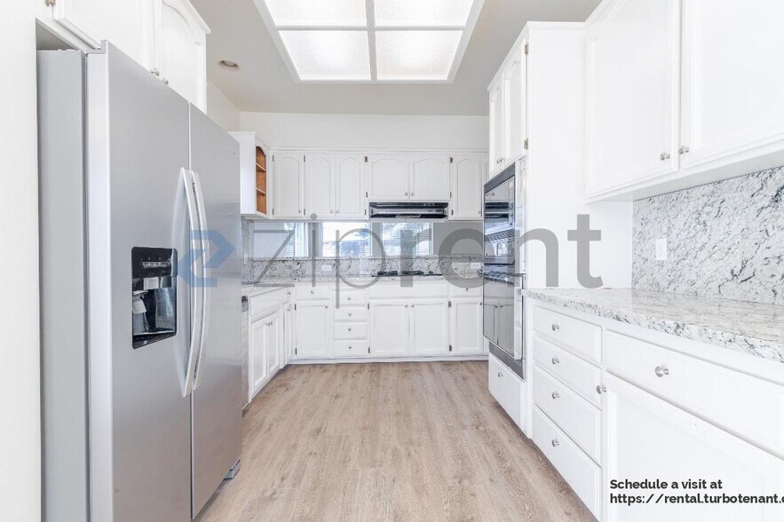 Building Photo - 2703 Albany Ave