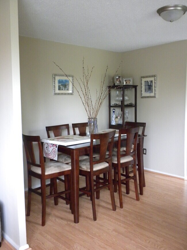 Dinning - 250 Ridge Pike