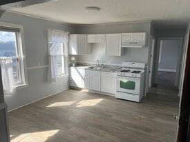 Building Photo - 49 Elder St