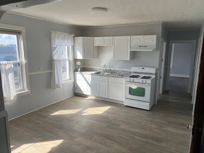 Kitchen/Dining Space - 49 Elder St