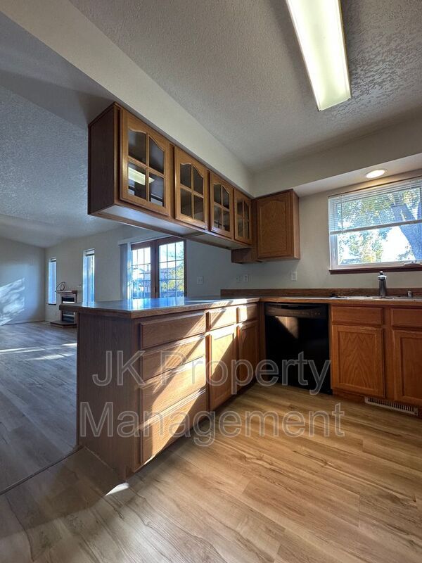 Building Photo - 608 Swan Ct
