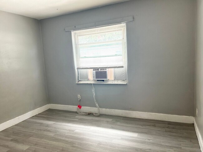 Building Photo - Charles Street Apartments 9
