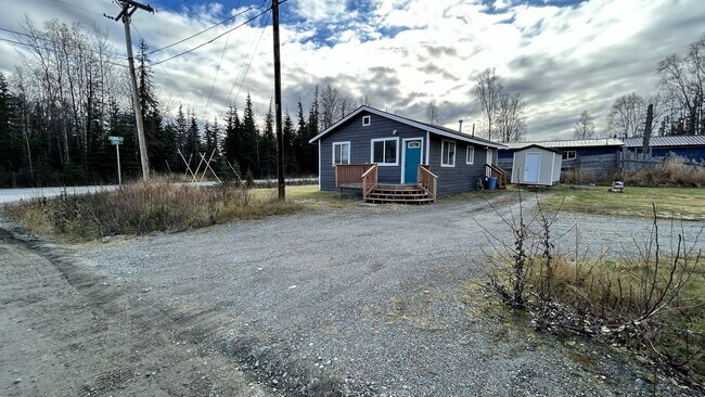Building Photo - ADORABLE YEAR-ROUND SOLDOTNA HOME!