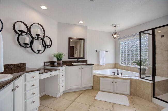 Building Photo - Gorgeous home within the prestigious priva...