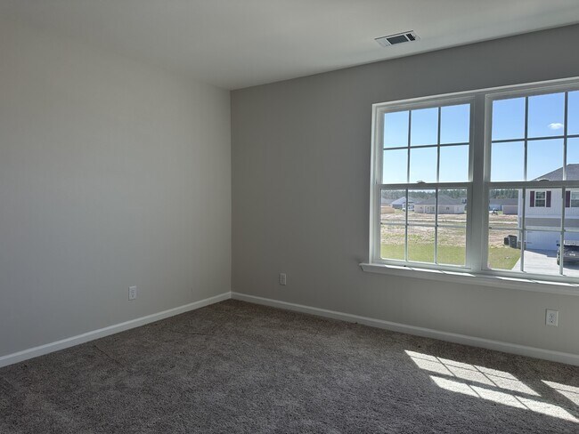 Building Photo - 96 Deerfield Dr NE