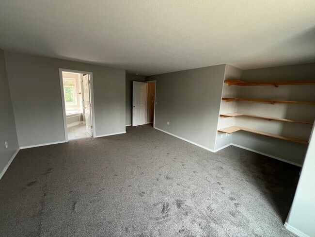 Building Photo - 916 NW 148th St