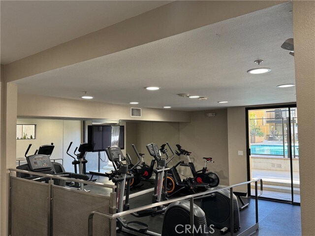 Building Photo - 7320 Hawthorn Ave