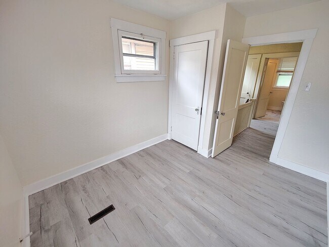 Building Photo - *Spacious & Updated 3BD/1BA Single-Family Home Available in Brookline*