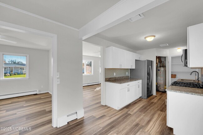 Building Photo - 251 Sprucewood Dr