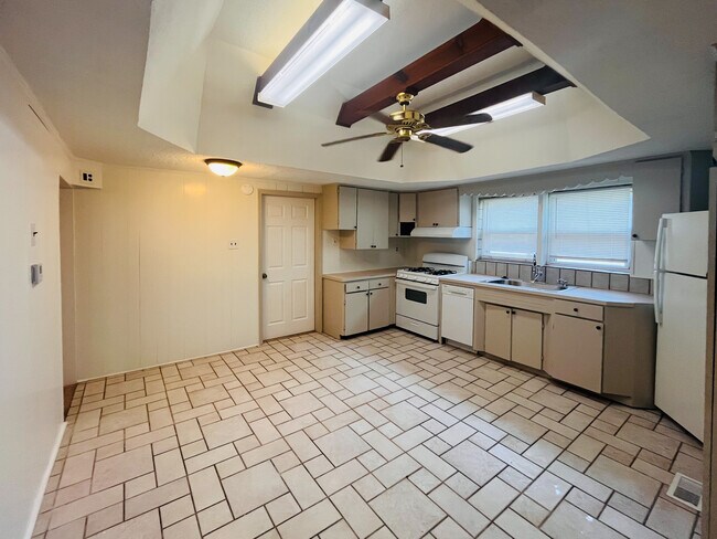 Building Photo - 602 Railroad Ave