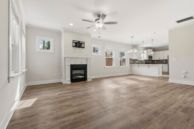 Building Photo - APPLICATIONS PENDING - Gorgeous 4be/3ba With Fenced-In Backyard