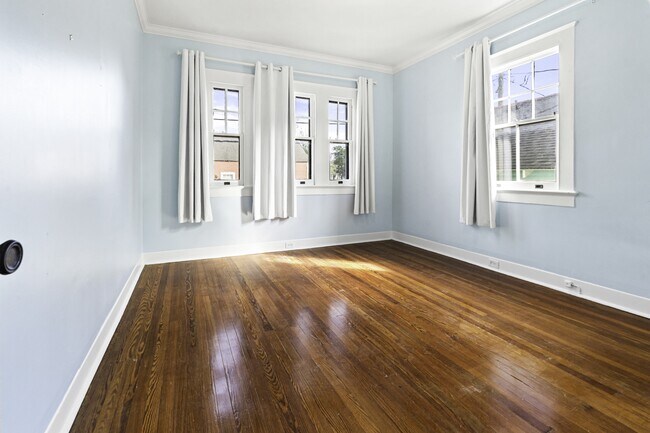 Building Photo - 165 Alix St