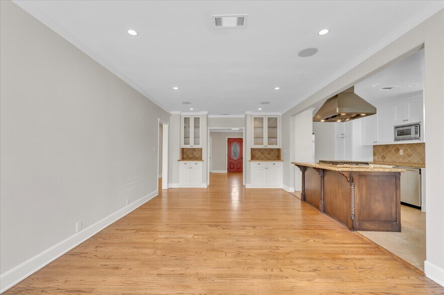 Family Room - 4710 Cartwright Ave