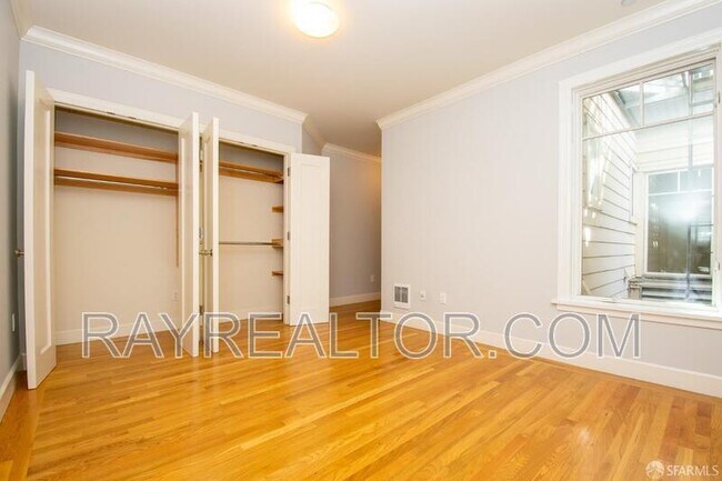 Building Photo - 939 Jackson St