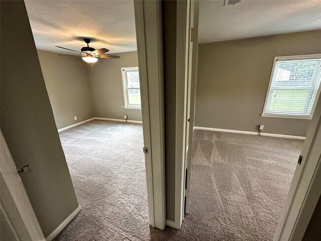 Building Photo - 318 Melton St