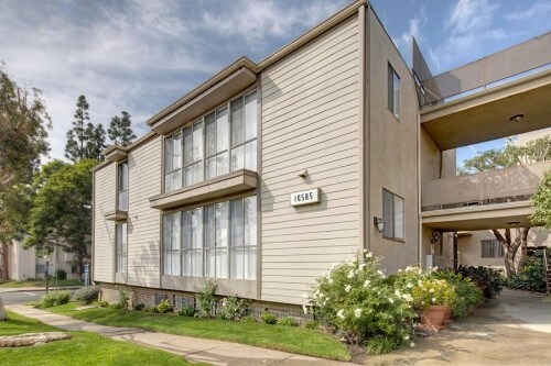 Building Photo - 10585 Missouri Ave