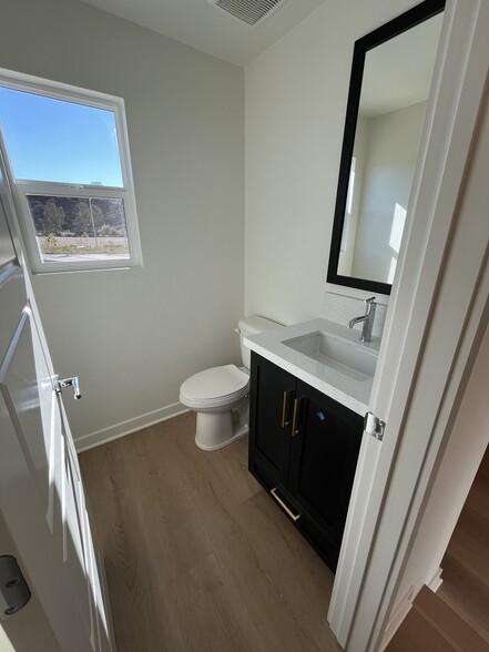 Building Photo - 13914 Boyden Way